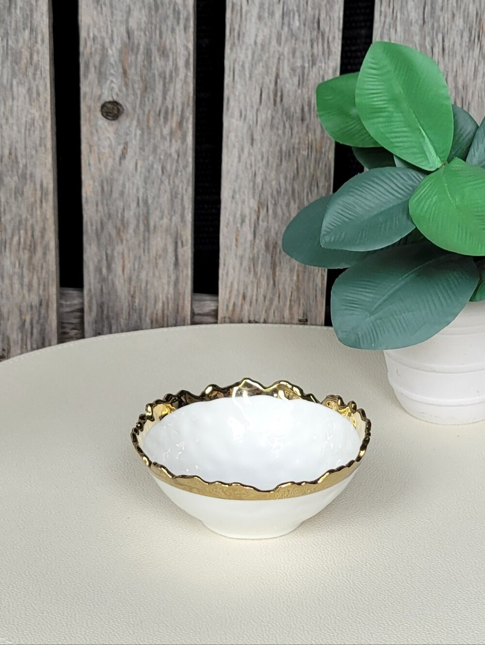 Luna Park white embossed berry bowl with gold trim - Picture 3 of 3